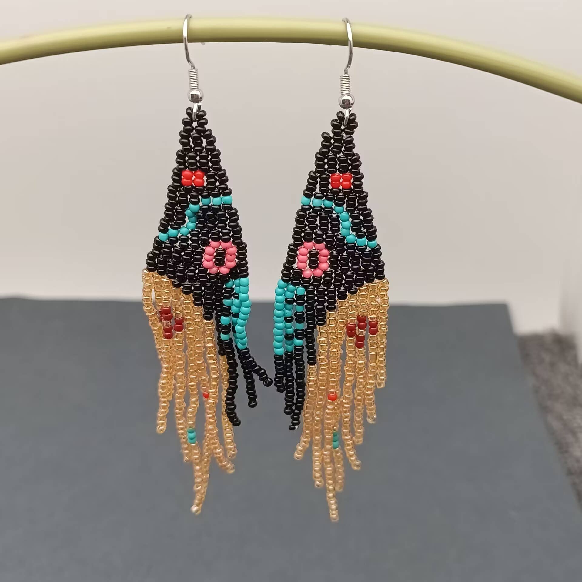 Mio Queena - Wholesale Dangle Earrings - Shark Mouth Pattern Seed Beads Dangle Earrings - BJ/SB2