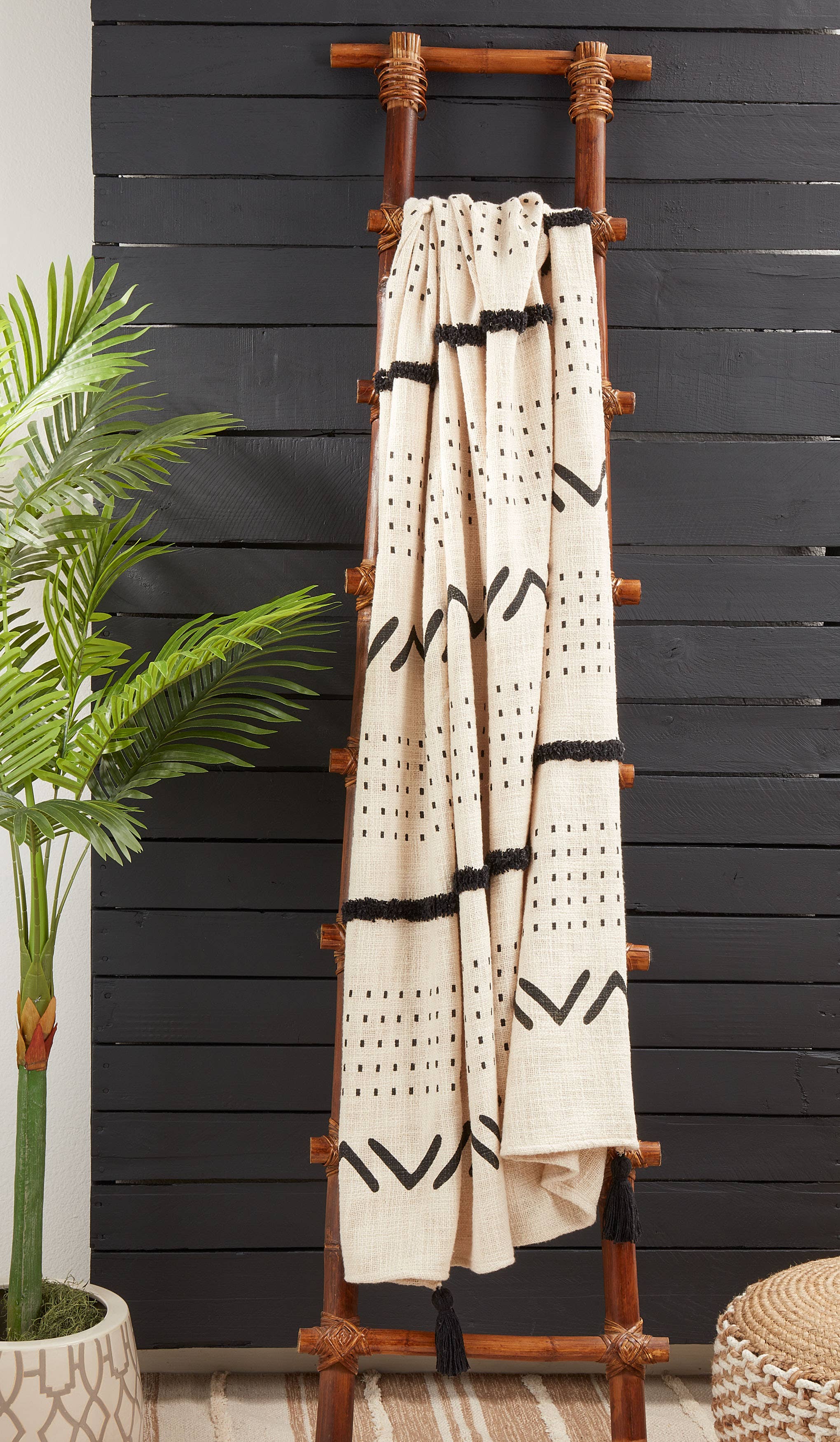 Black White Tufted Throw for wholesale on Faire1