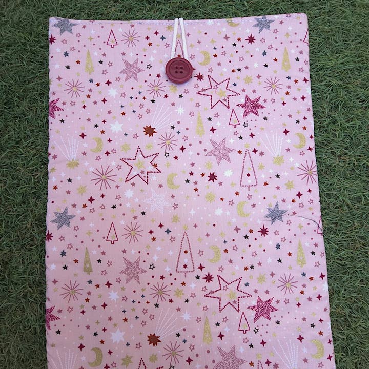 Vadderat bokomslag jul, stjärnor och rosa träd för wholesale av laubelgo