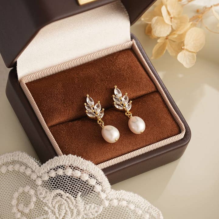 Drrtymagic - Wholesale Dangle Earrings - Freshwater Pearl Drop Earrings with Crystal Leaf2