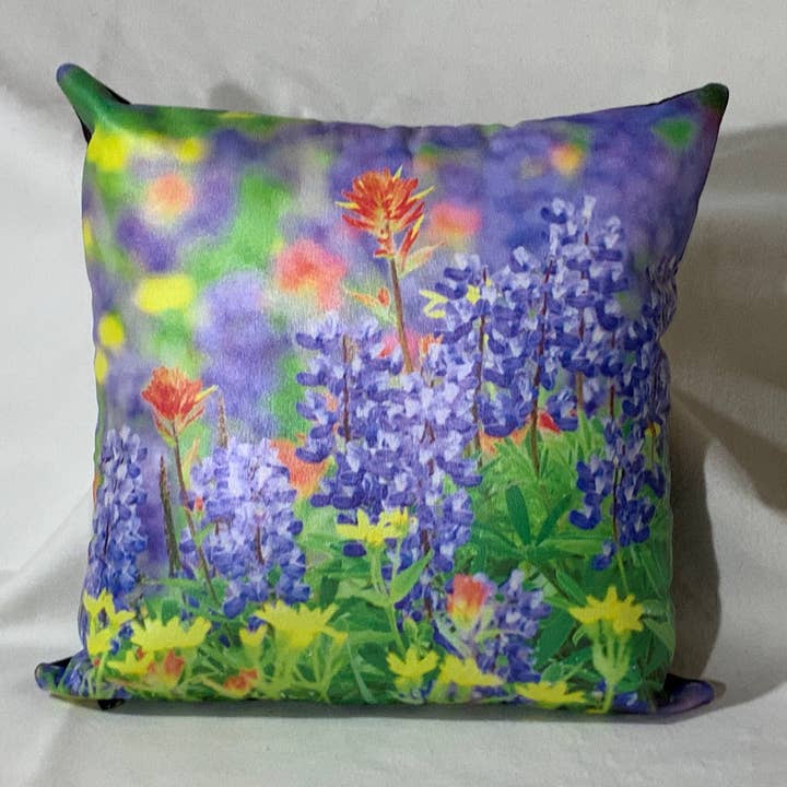 Bluebonnets | Cojín de Cuero | Cojín con Imagen | 18"x18" para venta al por mayor de Cowhide Texas Store Inc