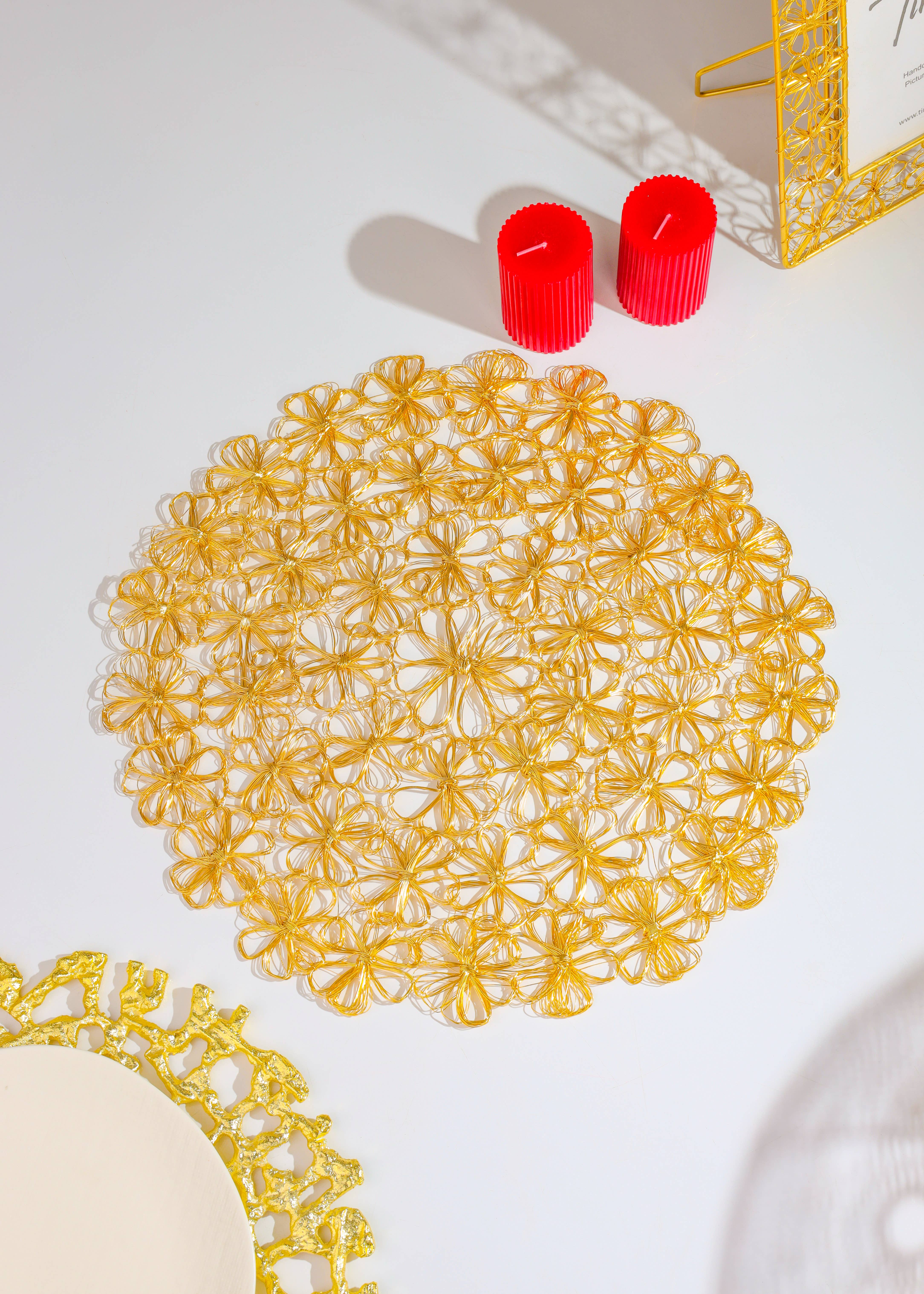 Tiramisu – wholesale Placemat – Petal Cluster Lace Metal Placemats1