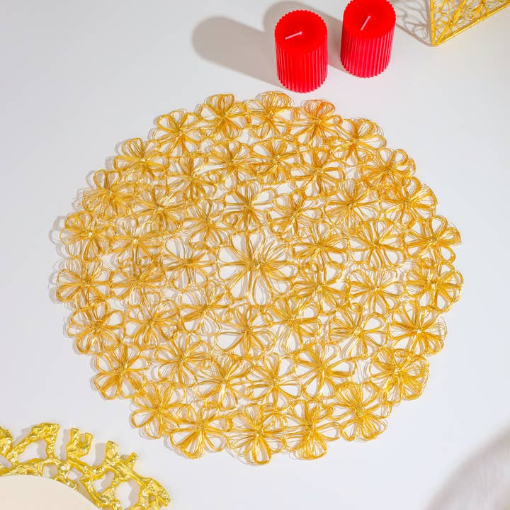 Tiramisu – wholesale Placemat – Petal Cluster Lace Metal Placemats1
