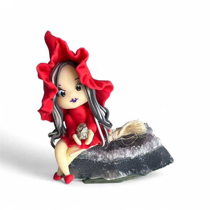 Halloween Witch Figurine – Sitting Edition for wholesale by El'Cobre-Ecozonelifestyle