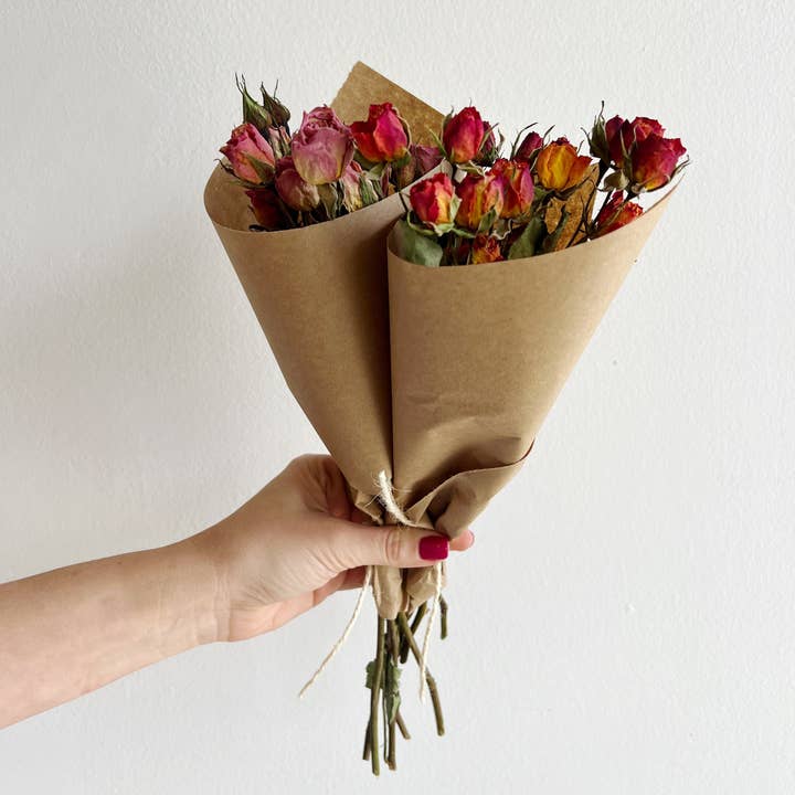 Spray Rose Everyday Dried Flower Bunch and other Purchase Wholesale caixas para flores. Free Returns & Net 60 Terms on Faire trending on Faire.