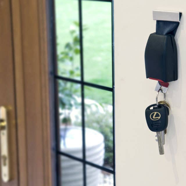 MAGS - Wholesale Keychain - Unisex - seat belt buckle key holder