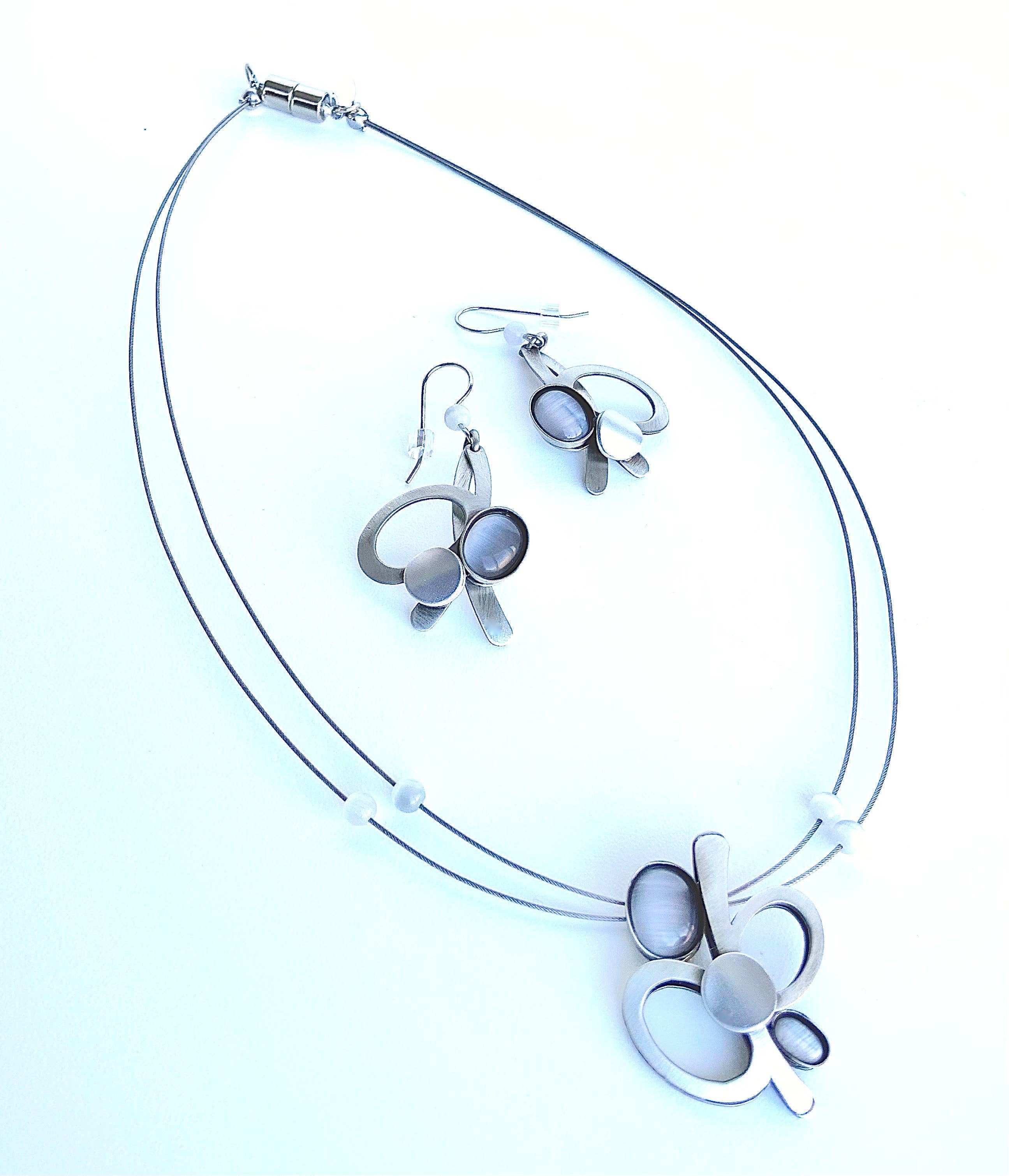 Christophe Poly / Crono Design - Vente Parures de bijoux - ENSEMBLES Préemballés (DFY1) - 6xColliers17'' & Ensembles d'Oreilles & Présentoirs Gratuits43