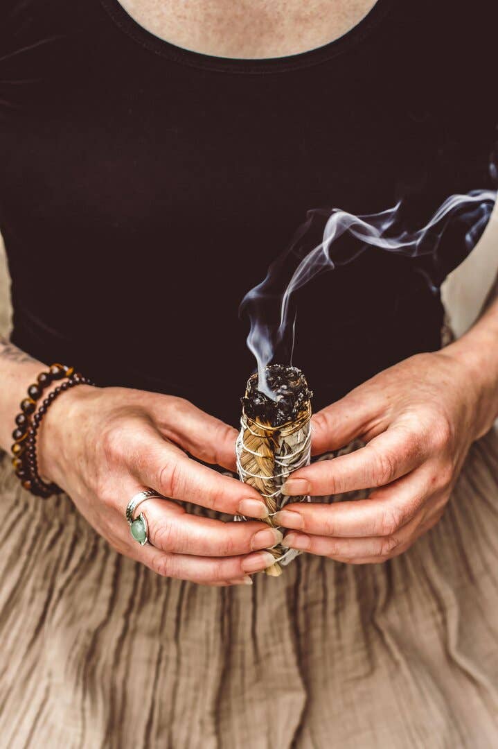 Mindful Living Co. - Wholesale Sage Bundle - White Sage & Sweetgrass Smudge1