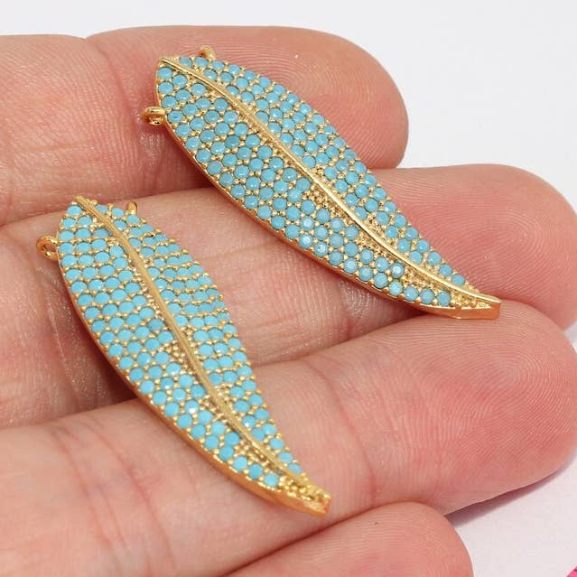 Charms Feuille Micro Pavé CZ Or Brillant 24k 12x36mm, ZRCN515 pour la vente par QueenJewelryM