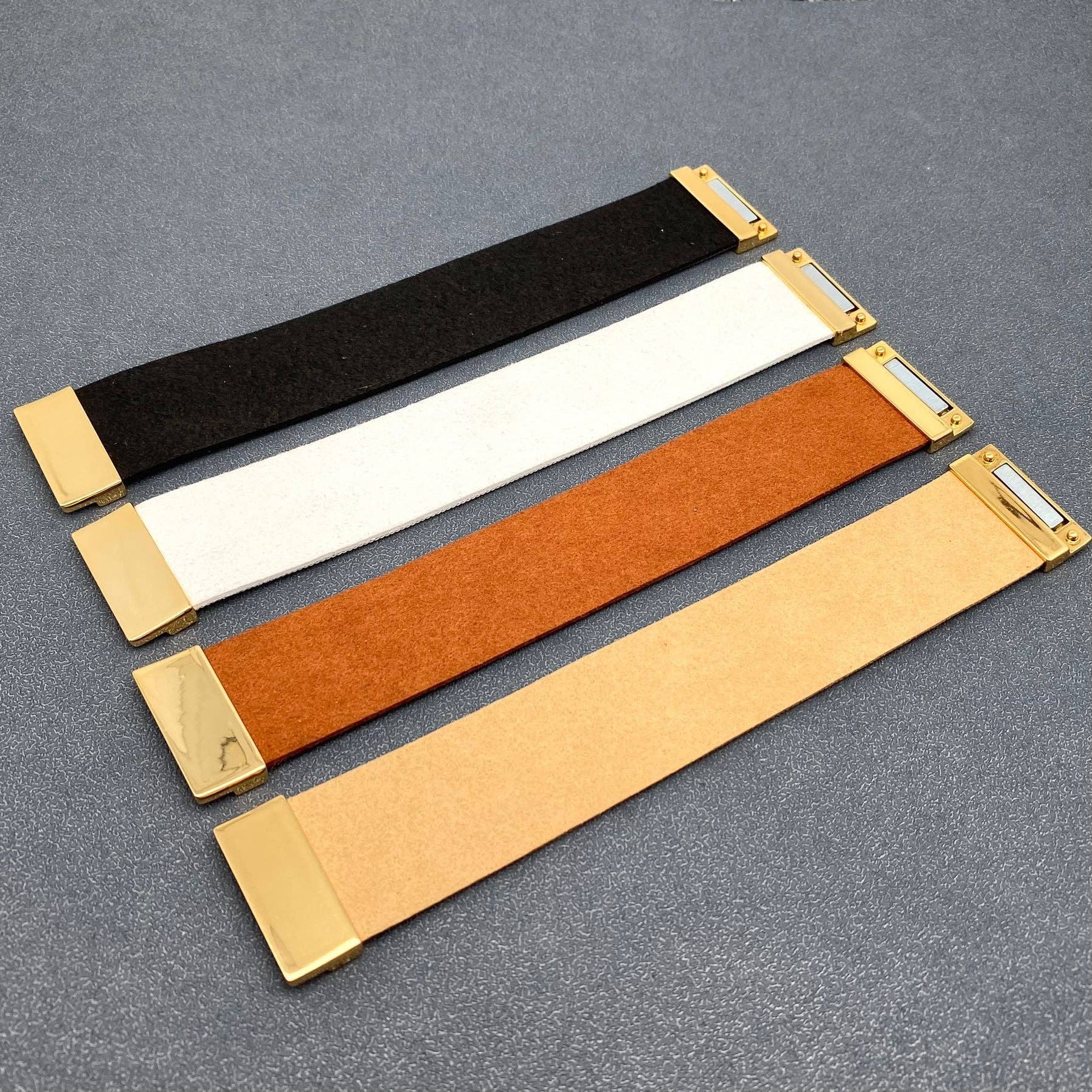 Mio Queena - Wholesale Bangle Bracelet - Sparkling Rhinestone Leather Magnetic Clasp Bracelet - LB4