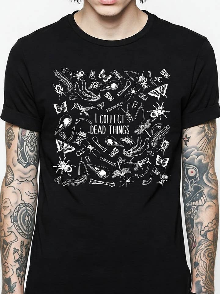 Je collectionne les choses mortes T-shirt en coton avec motif d'insectes pour la vente par Brick Shirt House