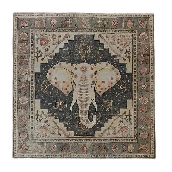 Tapis Touffeté à la Main Elephant Whisper pour la vente par Maia Homes