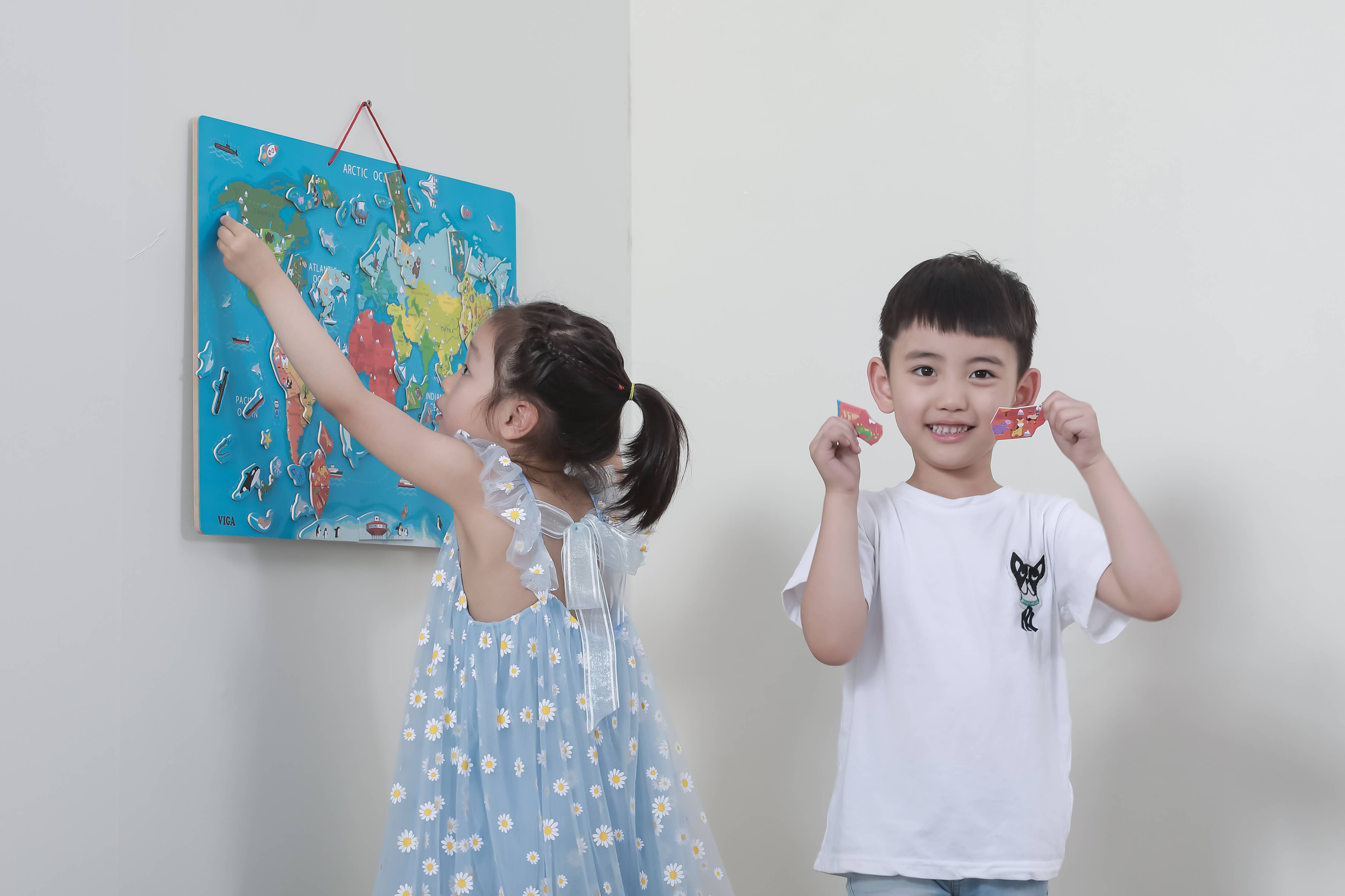 Trade Toys Limited - Wholesale Puzzle - Kids - Viga Magnetic World Puzzle with Dry Erase Board4