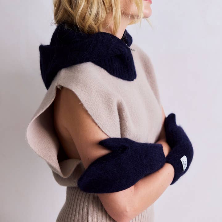 Arctic Fox & Co. - North America - Wholesale Mittens - Women's - The Alpaca Mittens - Deep Sea Navy - FW252