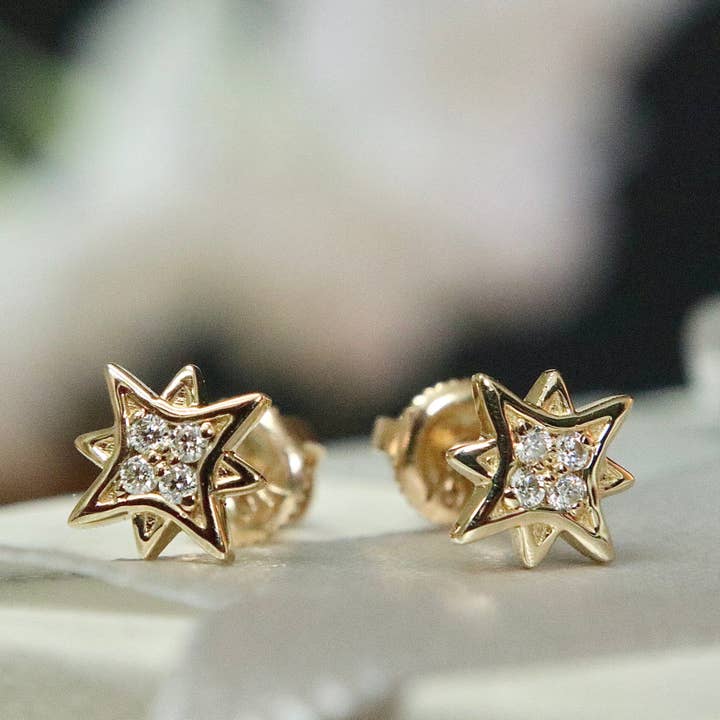 Boucles d'oreilles Étoiles du Nord en or 10K et moissanites pour la vente par Mathieu Blanchard