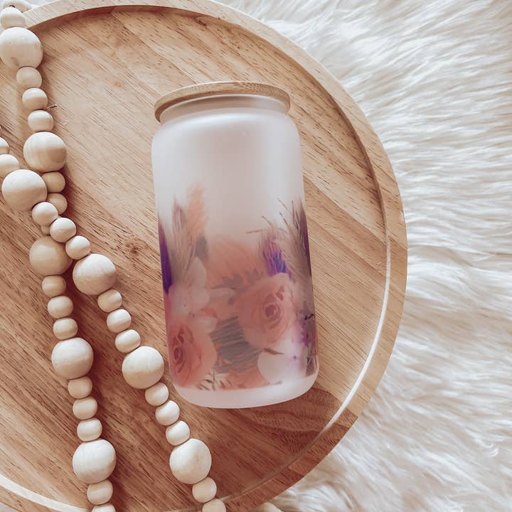 Emma K Designs - Wholesale Drinking Glass/Cup - Pink Pampas Grass Frosted 16oz Glass Cup with Bamboo Lid