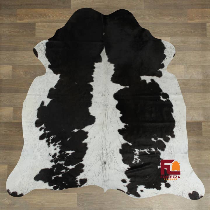 Tapis en peau de vache noir et blanc (Taille 7'0'' x 7'0'') A042 pour la vente par Fortezza Leather