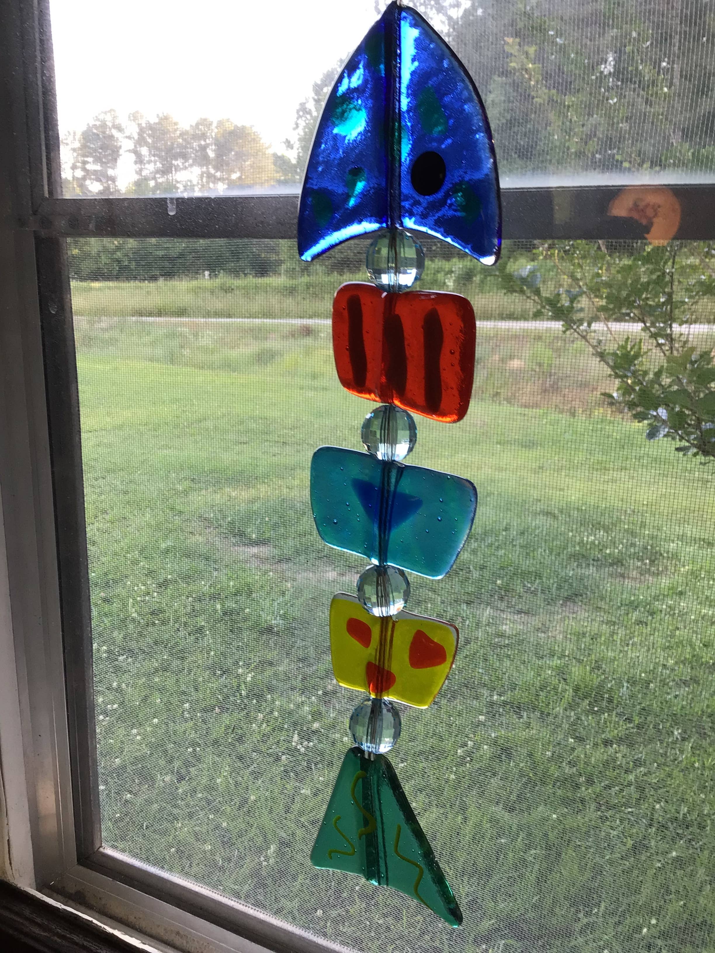 Diverse kleuren Damevis glazen vis mobiel, zonnevanger voor groothandel op Faire2