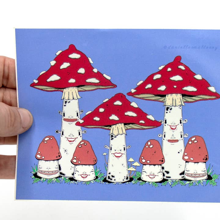 Autocollant en vinyle découpé sous pression Amanita Mushroom pour la vente par Danielle Arden O’Malley Art
