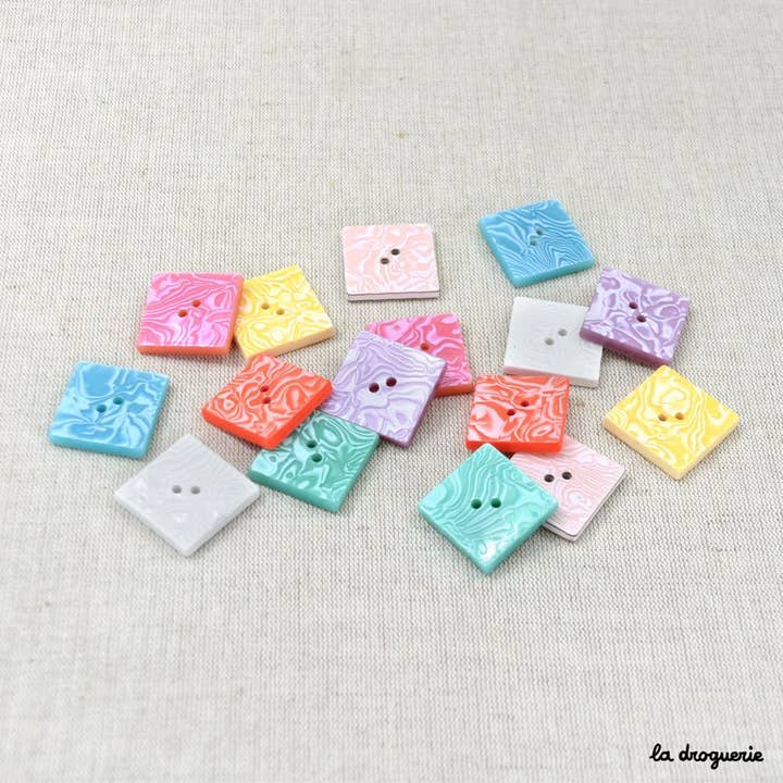 "Square cloud" button 28 mm for wholesale by LA DROGUERIE