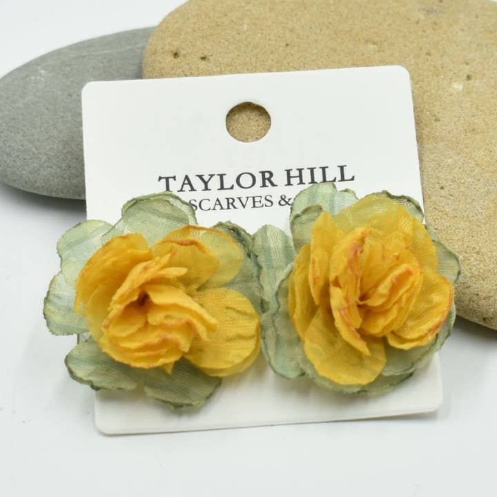 Taylor Hill Scarves & Co – Brincos de pino por atacado – THSE1083: Mostarda Verde: Brincos de Flor Bicolor0