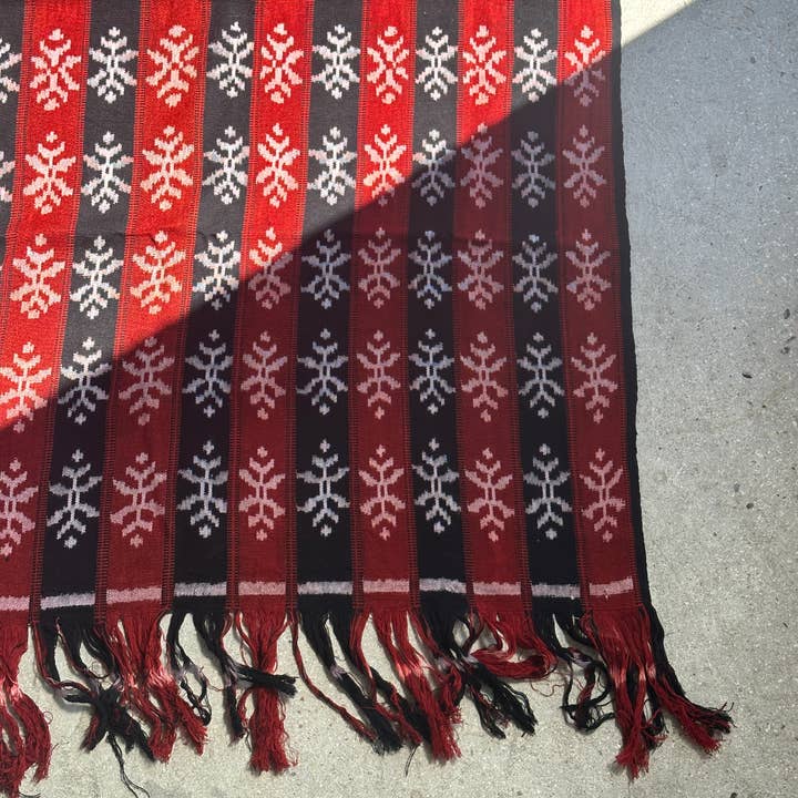 Office Objets - Wholesale Coverlet - Ikat, traditional Indonesian fabric from the island of Savu (Timor) red and black 2m25x7527