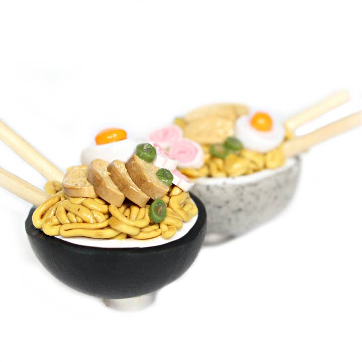 Imán de fideos ramen con cuenco negro para venta al por mayor de The Magnet Maiden