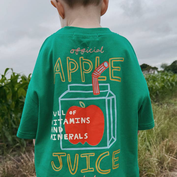 Camiseta Gráfica Infantil Verde Oversize | Zumo de Manzana para venta al por mayor de SimplyExtraJordanary