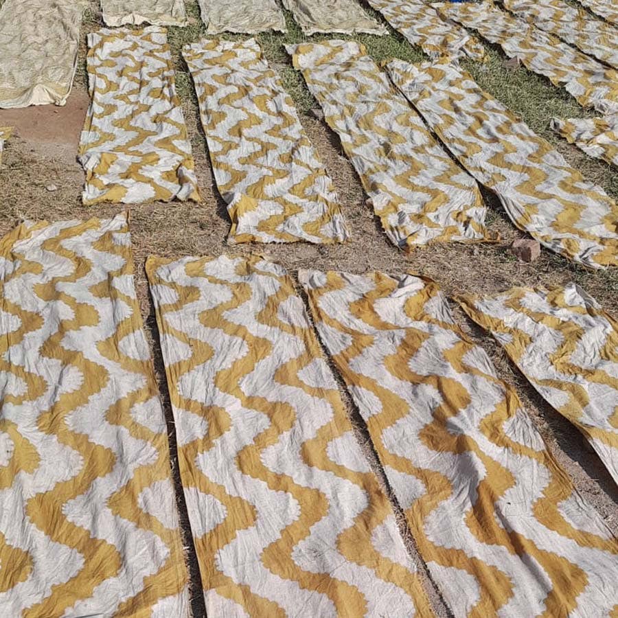 Ichcha – Engroshandel Bordløber – Bloktrykt økologisk bomuld bordløber - gyldne stråler7