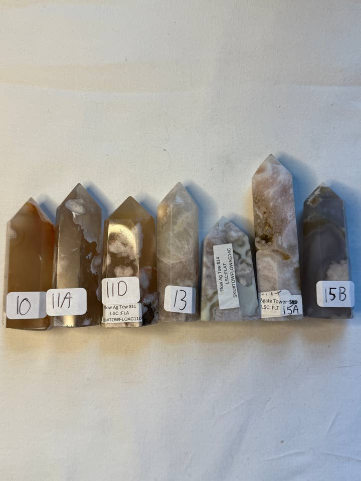 Agatentorens met bloemen voor wholesale door Chaotic Crystal Chick Co.