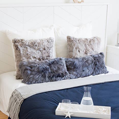 Coussin Alpaga 20x20" pour la vente par Fibre by Auskin USA