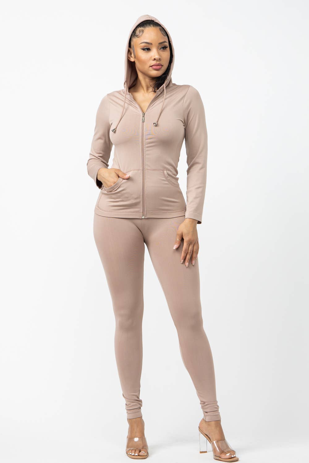 Julia by LoveJ – Großhandel Set aus Oberteil und Hose (NICHT Loungewear) – Damen – Nahtlose Kapuzenjacke und Leggings mit Reißverschluss38