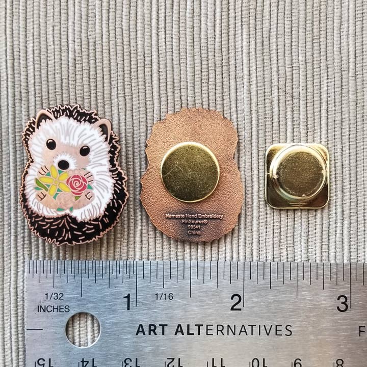 Jessica Long Embroidery - Wholesale Embroidery/Cross Stitch Supplies - Hedgehog Enamel Needle Minder8