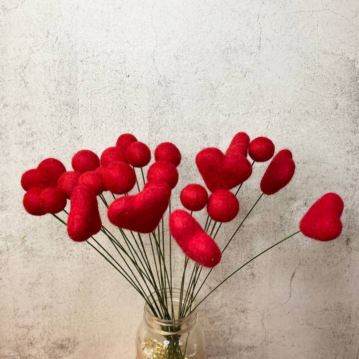 Oakwind Hollow - Vendita all'ingrosso Fiori finti - Bouquet a forma di cuore in feltro Singles Red Hot