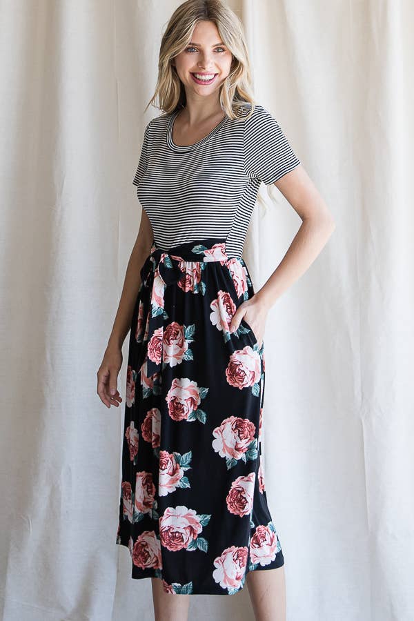 7th Ray - Vendita all'ingrosso Vestito - Donna - Abito Midi a Linea ad A Fiori con Cintura in Vita e Maniche Corte D419912