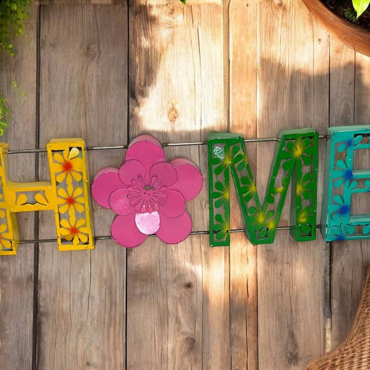 Farverig blomster metal vægskilt til hjemmet for engroshandel hos Blue Goat Garden Decor