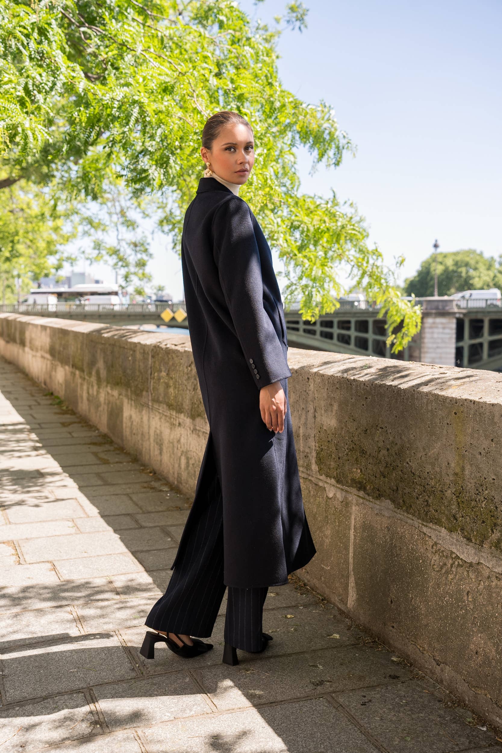 Attentif Paris – Großhandel Mantel - Damen – Extra langer, handgenähter Oversize-Mantel aus Wollmischung61