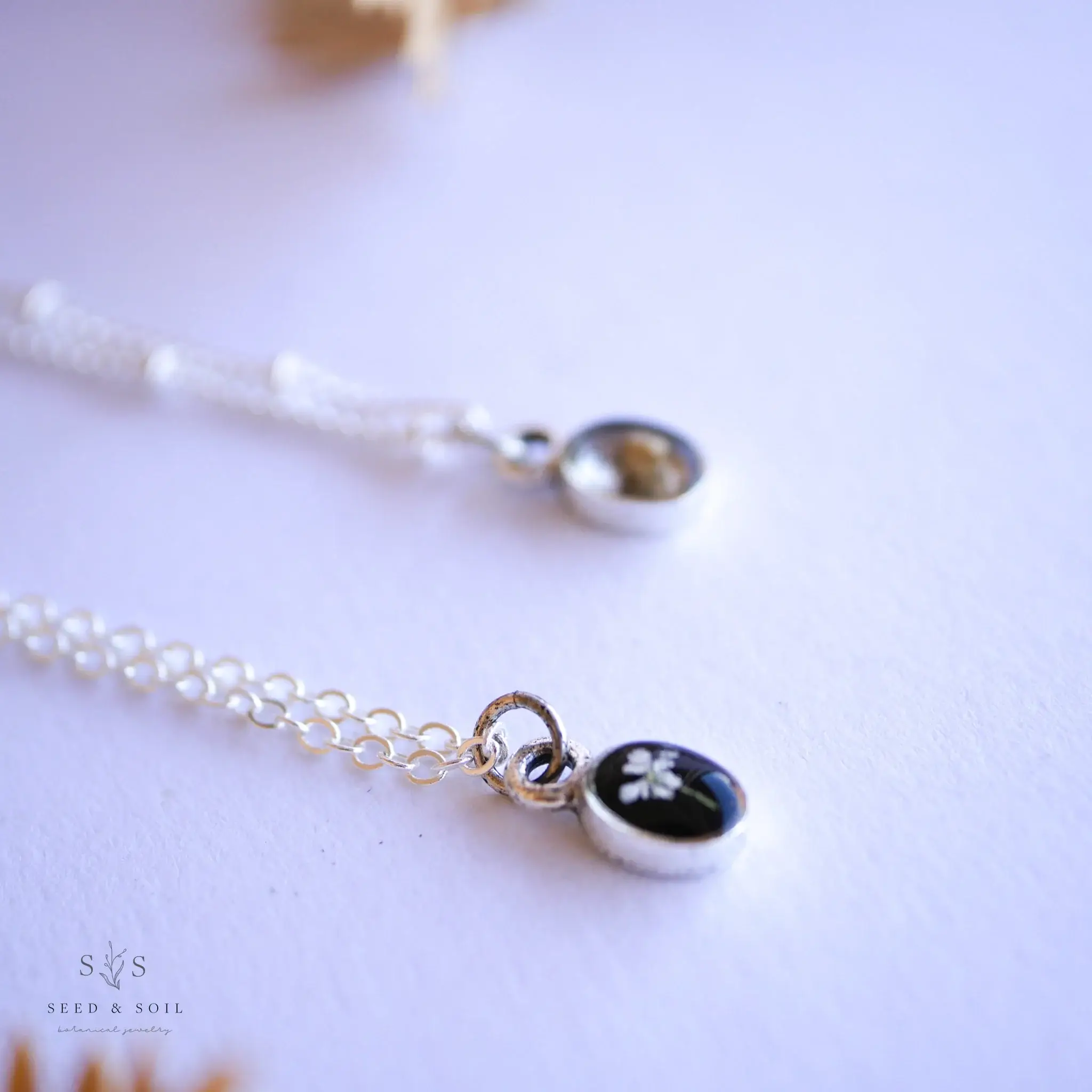 Seed & Soil Botanical Jewelry - Vente Colliers à pendentif - Petit collier ovale4