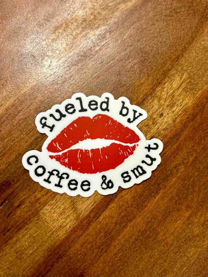 Alimenté par le café & la débauche Autocollant • rouge pour la vente par Axle Rose Co