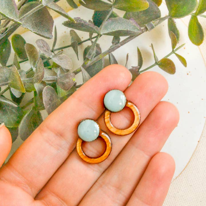 Orecchini minimalisti/semplici orecchini a bottone moderni per la vendita all'ingrosso da parte di Monkey Wood