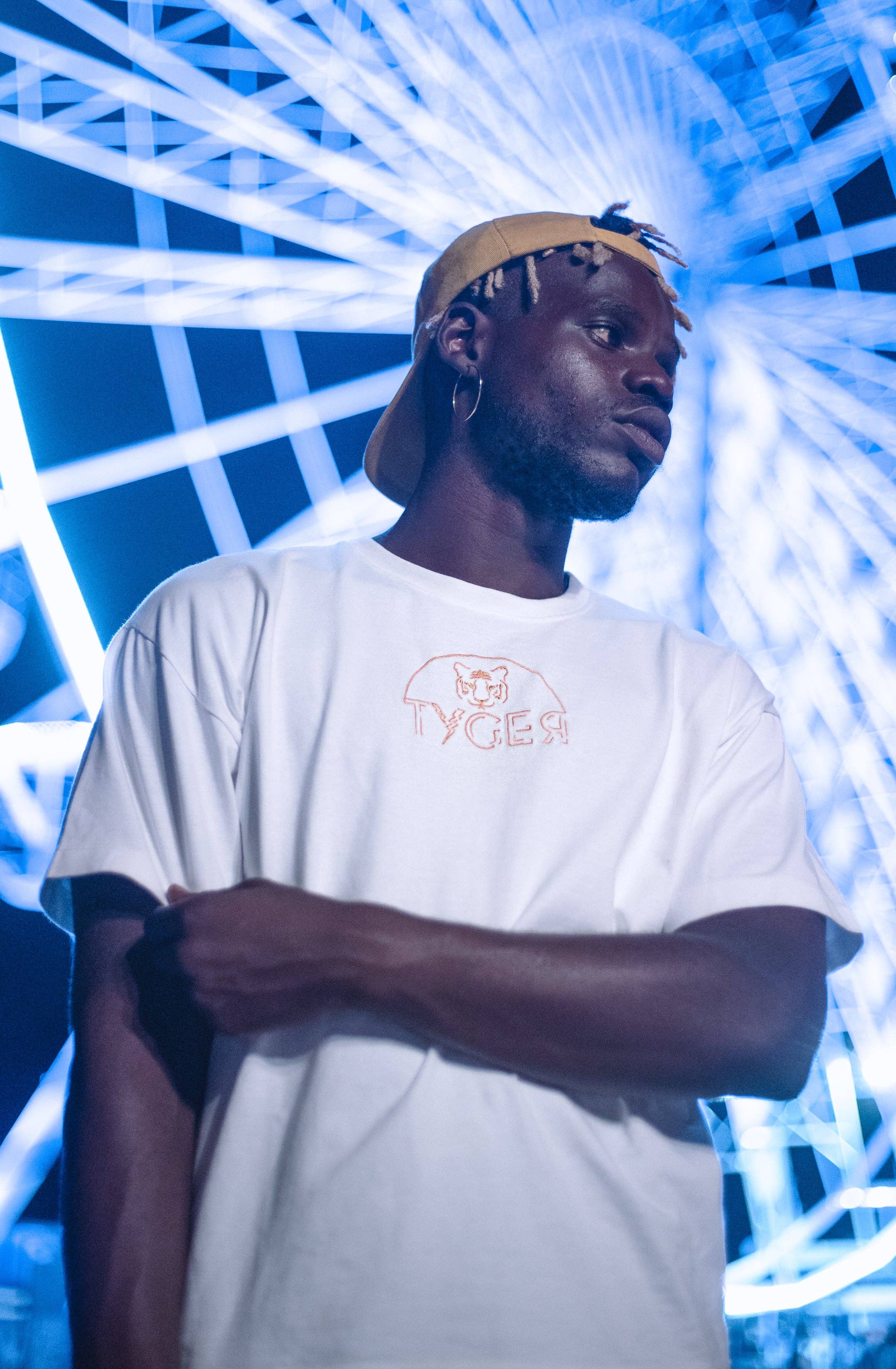 TYGER ESSENTIAL WHITE T-SHIRT for wholesale on Faire1