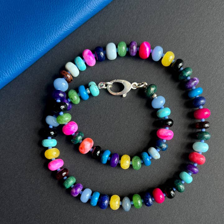 Collana di Gemme per Feste Notturne: opale, pietra di luna, diaspro, giada, howlite, crisocolla, calcedonio, turchese, onice e occhio di tigre - Collana di Perle di Gemme Naturali per la vendita all'ingrosso da parte di SOLO jewelry