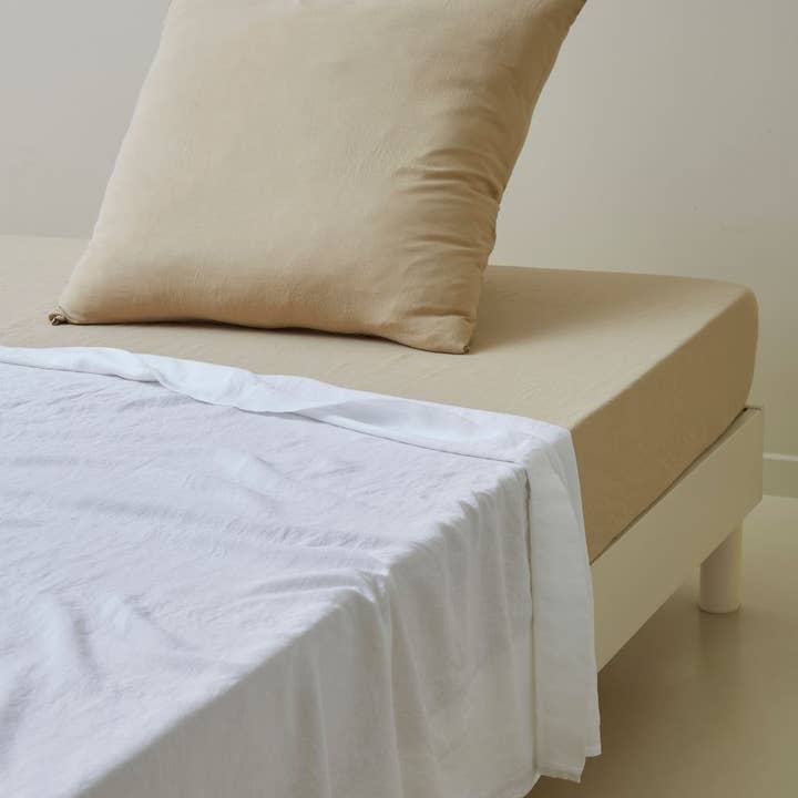 White flat sheet linen lyocell for wholesale by Sylvie Thiriez