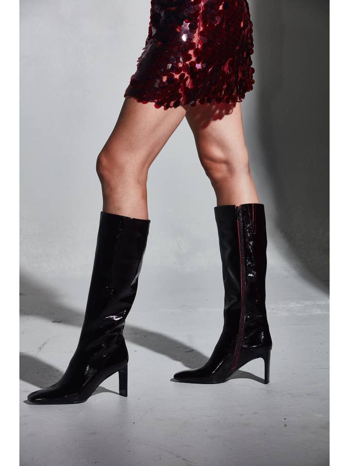 Svart Mishel höga stövlar i svart lackläder för wholesale på Faire