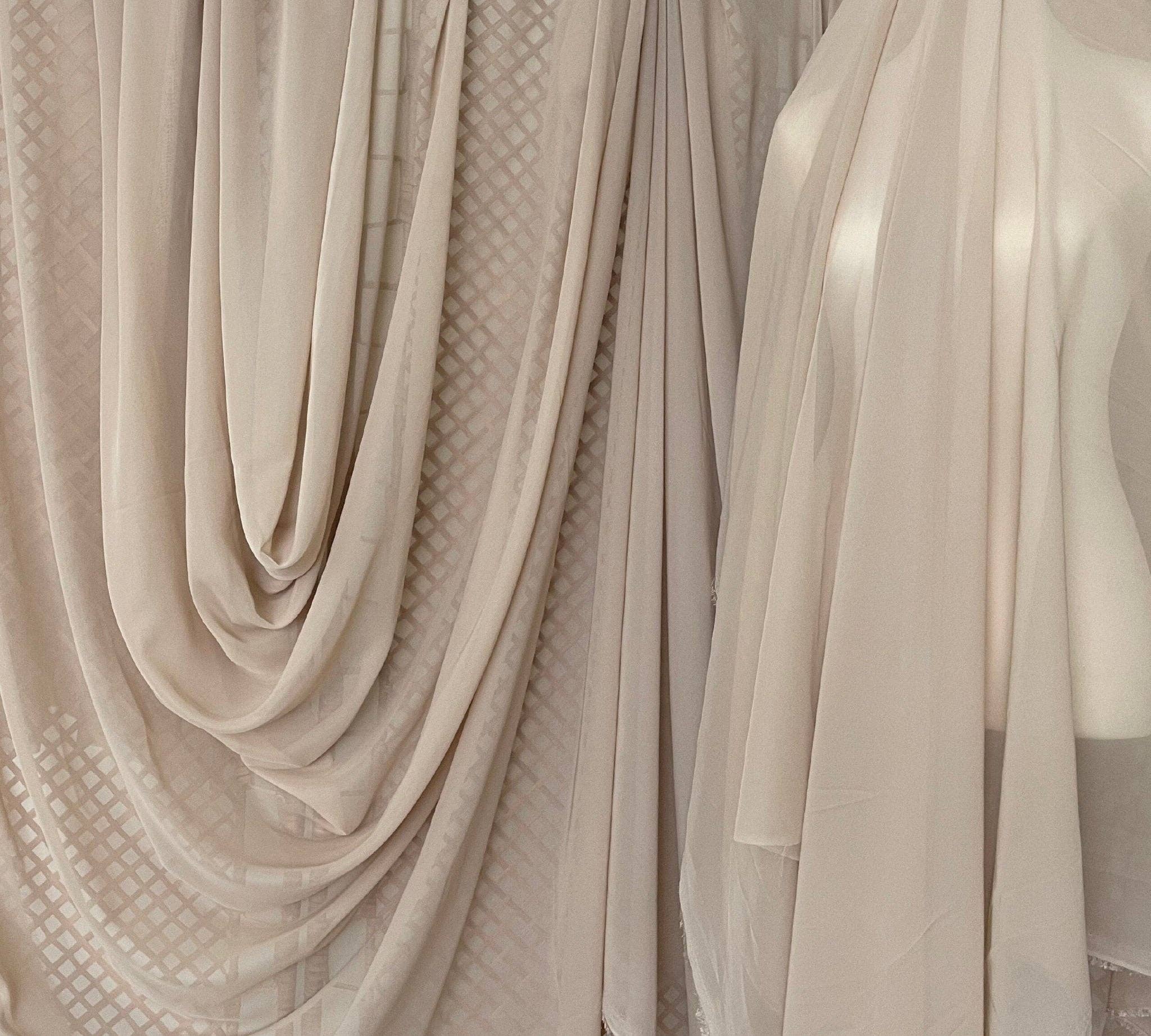 GalaTextile - Vendita all'ingrosso Tessuto - Tessuto in chiffon color tortora, tessuto velato in chiffon leggero, crema, materiale neutro per tende da sposa, tessuto per drappeggi ad arco1