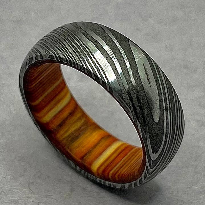 Anello in acciaio di Damasco per uomo, anello in botte di whisky, anello in acciaio di Damasco fatto a mano, regalo per lui, fede nuziale per donna, anello di fidanzamento. per la vendita all'ingrosso da parte di RustyStudioUSA