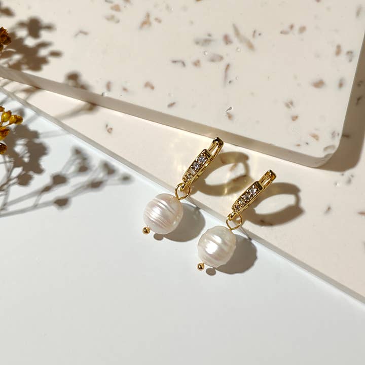 Vachana - Vendita all'ingrosso Orecchini pendenti - Orecchini a cerchio in zirconia cubica con perle naturali3