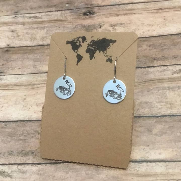 Hejre, trane, små cirkulære øreringe i sølvfarve for engroshandel hos Jamie Haley Designs