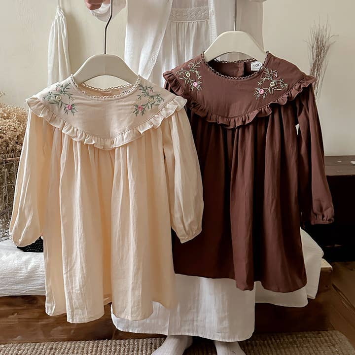 Einfaches Kleid mit Rüschenausschnitt und langen Ärmeln im Herbst für Mädchen mit Ranken- und Blumenmuster für den Großhandel von MyKids-USA®