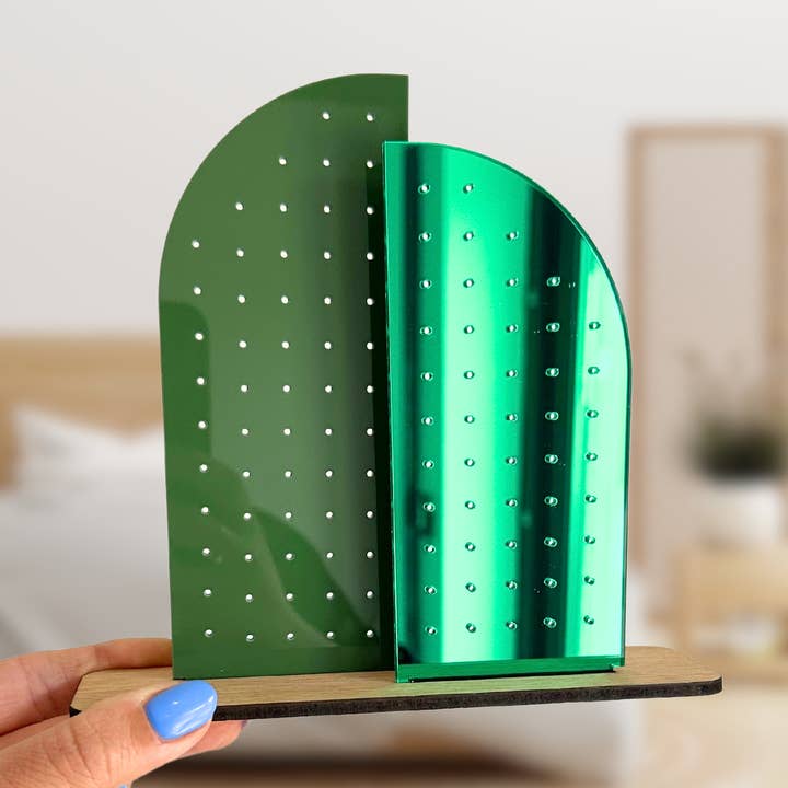 Porta Orecchini ad Arco Stud per la vendita all'ingrosso da parte di Harwill and Fox